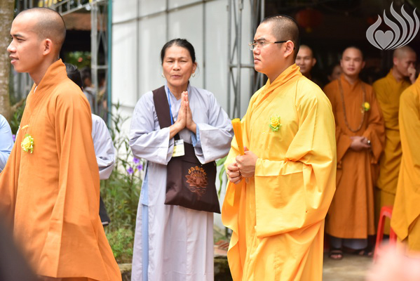 Tổng kết chương trình Lễ Vu Lan và “Trao Tặng Yêu Thương” cho 400 hộ khó khăn và 300 học sinh hiếu học tại Hà Tĩnh (C114)