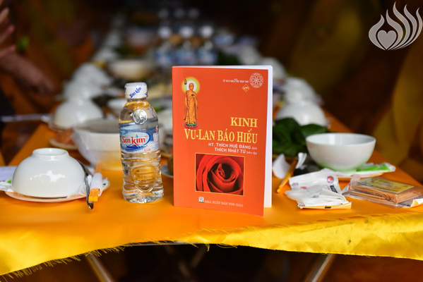 Tổng kết chương trình Lễ Vu Lan và “Trao Tặng Yêu Thương” cho 400 hộ khó khăn và 300 học sinh hiếu học tại Hà Tĩnh (C114)