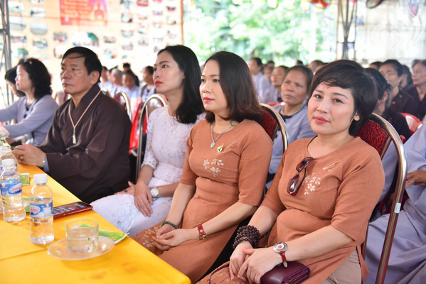 Tổng kết chương trình Lễ Vu Lan và “Trao Tặng Yêu Thương” cho 400 hộ khó khăn và 300 học sinh hiếu học tại Hà Tĩnh (C114)