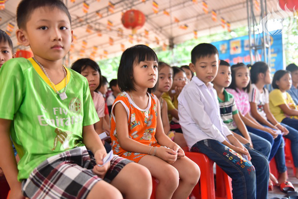 Tổng kết chương trình Lễ Vu Lan và “Trao Tặng Yêu Thương” cho 400 hộ khó khăn và 300 học sinh hiếu học tại Hà Tĩnh (C114)