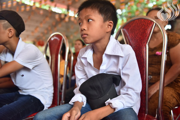 Tổng kết chương trình Lễ Vu Lan và “Trao Tặng Yêu Thương” cho 400 hộ khó khăn và 300 học sinh hiếu học tại Hà Tĩnh (C114)