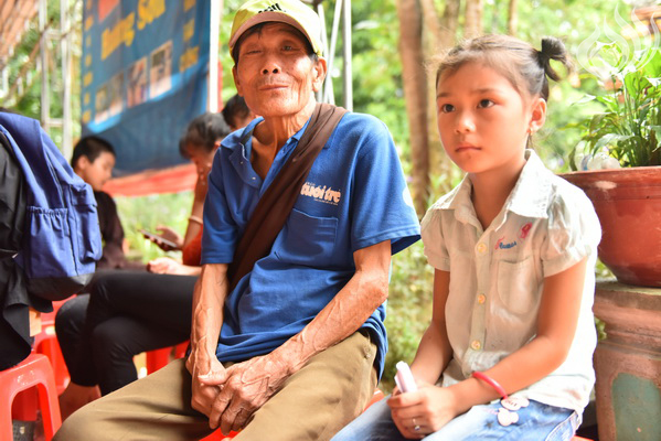 Tổng kết chương trình Lễ Vu Lan và “Trao Tặng Yêu Thương” cho 400 hộ khó khăn và 300 học sinh hiếu học tại Hà Tĩnh (C114)