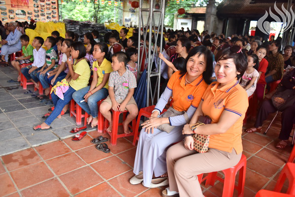 Tổng kết chương trình Lễ Vu Lan và “Trao Tặng Yêu Thương” cho 400 hộ khó khăn và 300 học sinh hiếu học tại Hà Tĩnh (C114)
