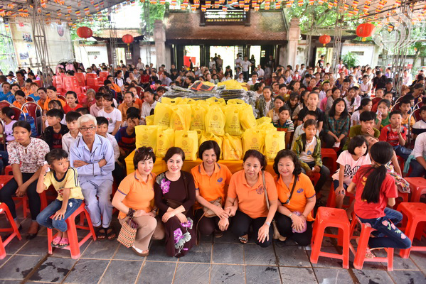 Tổng kết chương trình Lễ Vu Lan và “Trao Tặng Yêu Thương” cho 400 hộ khó khăn và 300 học sinh hiếu học tại Hà Tĩnh (C114)