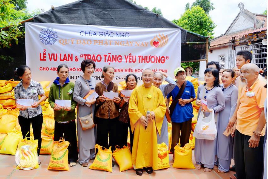 Tổng kết chương trình Lễ Vu Lan và “Trao Tặng Yêu Thương” cho 400 hộ khó khăn và 300 học sinh hiếu học tại Hà Tĩnh (C114)