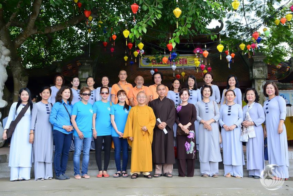 Tổng kết chương trình Lễ Vu Lan và “Trao Tặng Yêu Thương” cho 400 hộ khó khăn và 300 học sinh hiếu học tại Hà Tĩnh (C114)