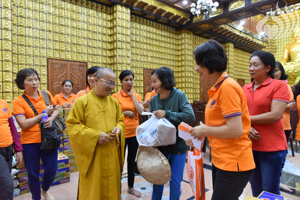 Tổng kết chương trình “Trao Tặng Yêu Thương” cho hộ nghèo Quận 10 (C120)