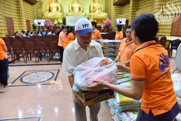 Tổng kết chương trình “Trao Tặng Yêu Thương” cho hộ nghèo Quận 10 (C120)