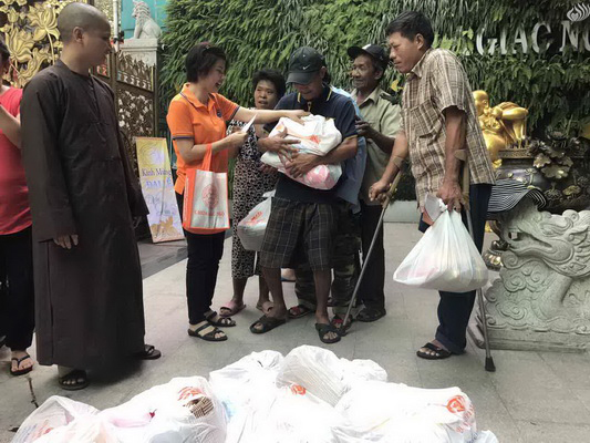 Tổng kết chương trình “Trao Tặng Yêu Thương” cho hộ nghèo Quận 10 (C120)