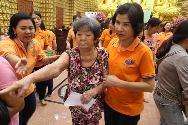 Tổng kết chương trình “Trao Tặng Yêu Thương” cho hộ nghèo Quận 10 (C120)