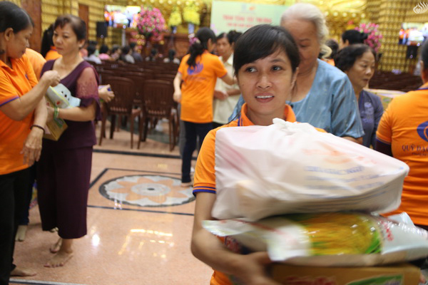 Tổng kết chương trình “Trao Tặng Yêu Thương” cho hộ nghèo Quận 10 (C120)