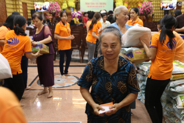 Tổng kết chương trình “Trao Tặng Yêu Thương” cho hộ nghèo Quận 10 (C120)