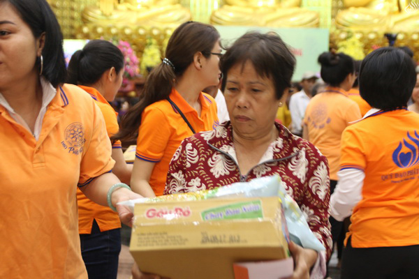 Tổng kết chương trình “Trao Tặng Yêu Thương” cho hộ nghèo Quận 10 (C120)