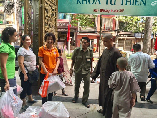 Tổng kết chương trình “Trao Tặng Yêu Thương” cho hộ nghèo Quận 10 (C120)