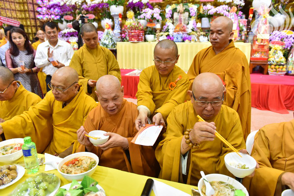 Tổng kết Lễ Tốt Nghiệp Tại HVPGVN CS Lê Minh Xuân và Lễ Húy Kỵ tại chùa Giác Ngộ (C123)