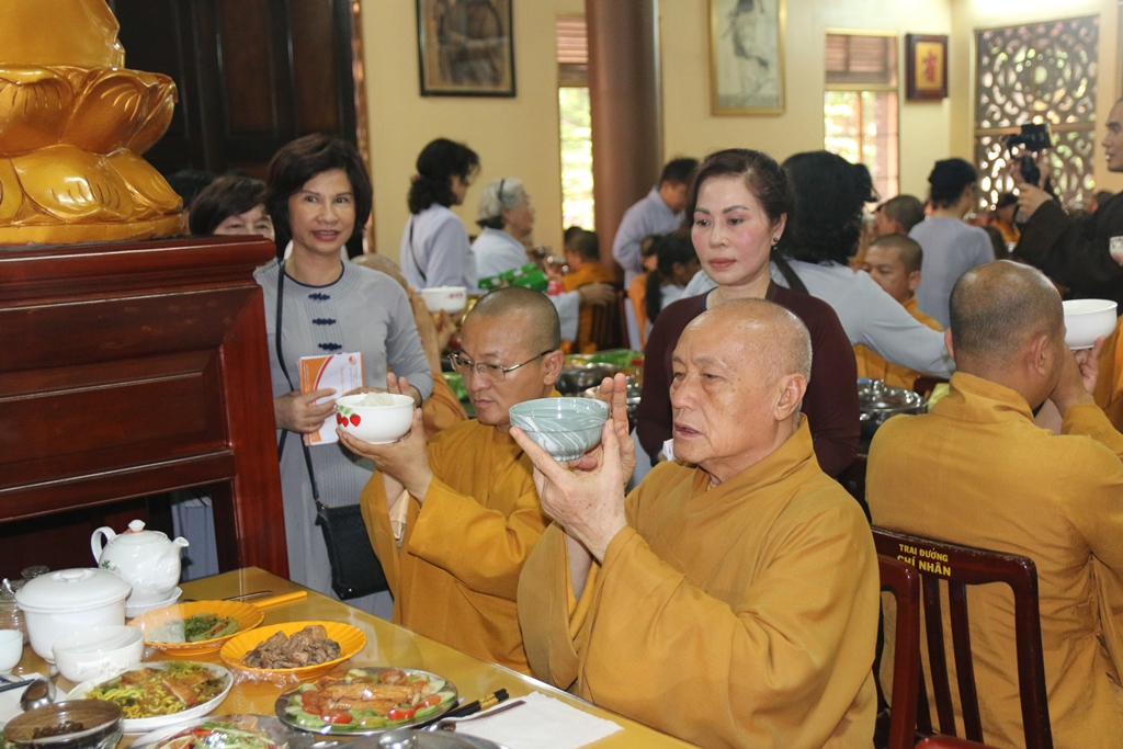 QUỸ ĐẠO PHẬT NGÀY NAY_ TỔNG KẾT CÚNG DƯỜNG TRƯỜNG HẠ TẠI CHÙA ẤN QUANG, ĐỒNG NAI VÀ VŨNG TÀU C108-1