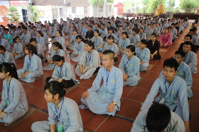 Thái Bình: Gần 400 bạn trẻ về chùa Từ Xuyên tu một ngày