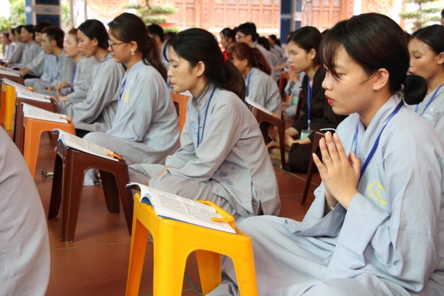 Thái Bình: Gần 400 bạn trẻ về chùa Từ Xuyên tu một ngày