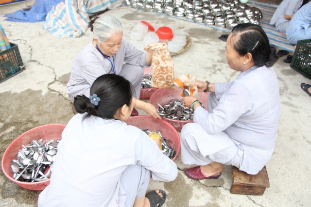 Thái Bình: Ngày thứ hai KTMH chùa Từ Xuyên - Fakebook