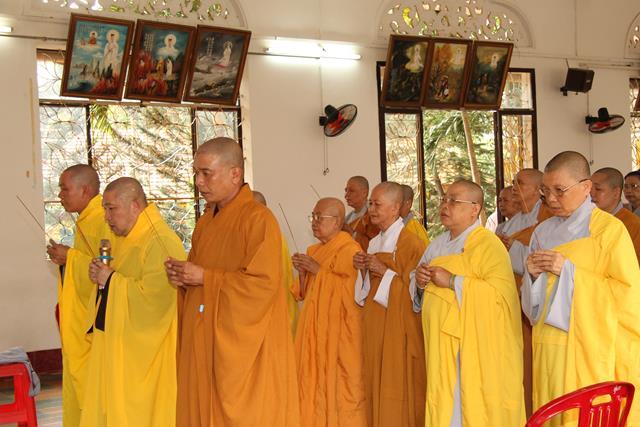 Phật giáo Thành Phố Sa Đéc cúng dường 10 trường hạ