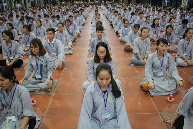 Thái Bình: “Con xin lỗi mẹ cha” – Đêm thắp nến tri ân chùa Từ Xuyên