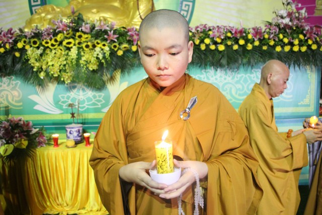 Thái Bình: “Con xin lỗi mẹ cha” – Đêm thắp nến tri ân chùa Từ Xuyên