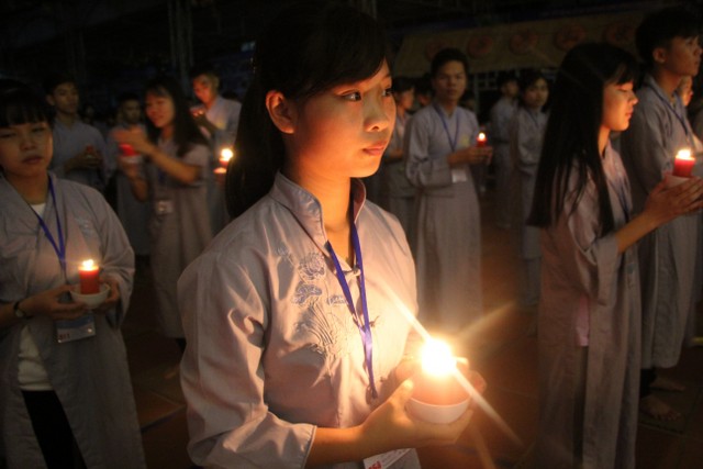 Thái Bình: “Con xin lỗi mẹ cha” – Đêm thắp nến tri ân chùa Từ Xuyên