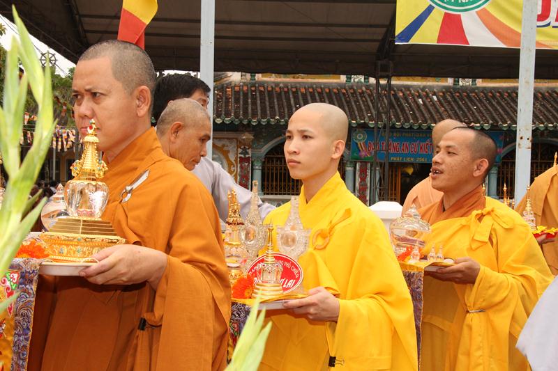 PG Sa Đéc: Cung nghinh Xá lợi Phật