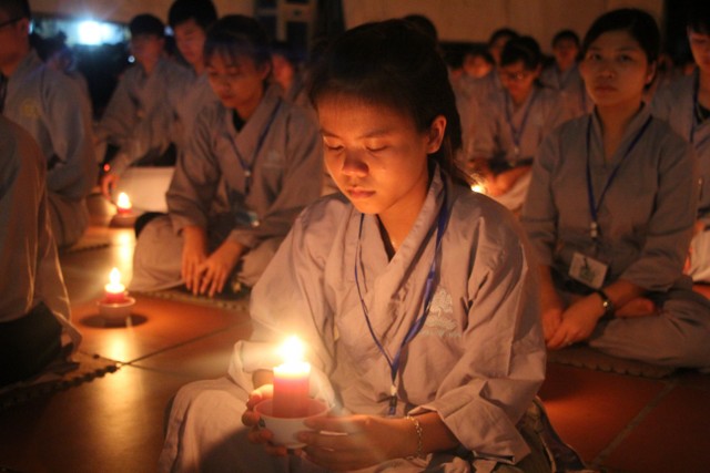 Thái Bình: “Con xin lỗi mẹ cha” – Đêm thắp nến tri ân chùa Từ Xuyên