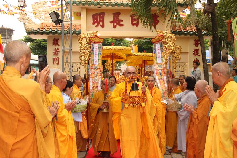 PG Sa Đéc: Cung nghinh Xá lợi Phật