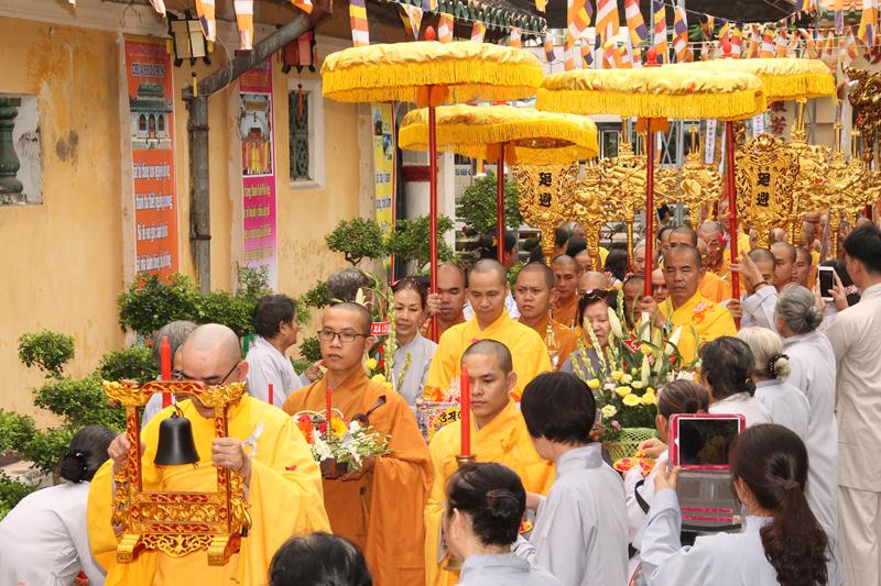 PG Sa Đéc: Cung nghinh Xá lợi Phật