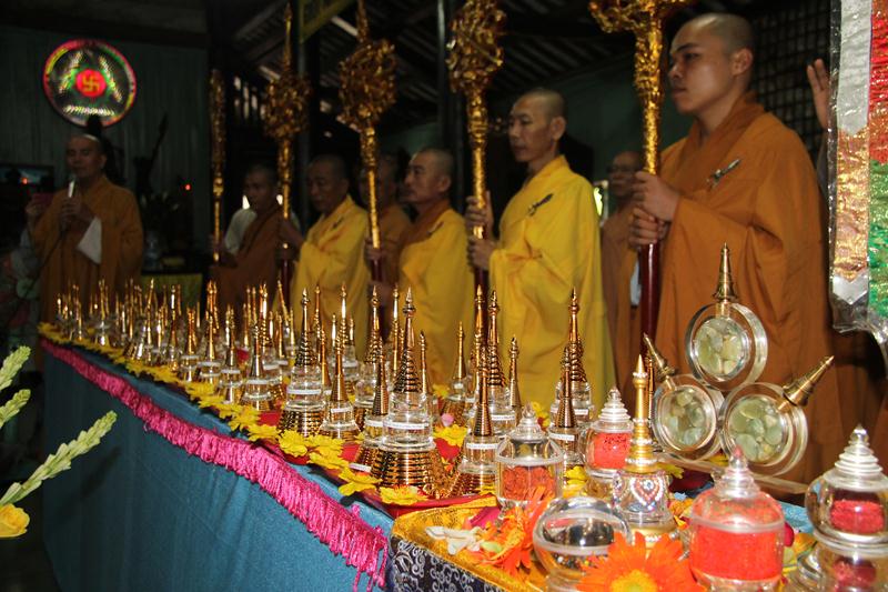 PG Sa Đéc: Cung nghinh Xá lợi Phật