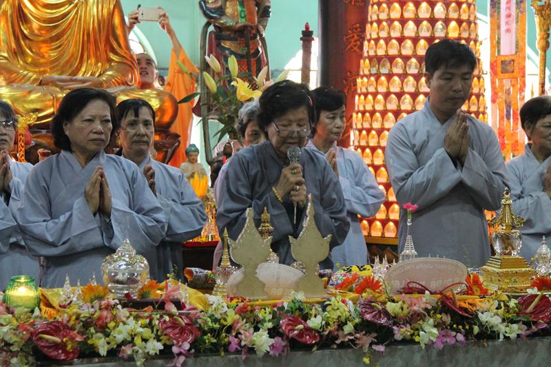 PG Sa Đéc: Cung nghinh Xá lợi Phật