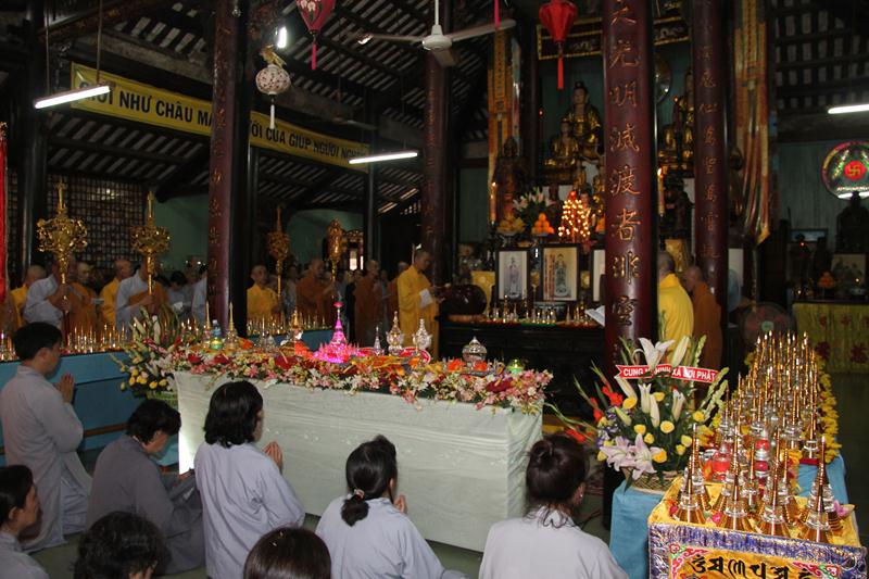 PG Sa Đéc: Cung nghinh Xá lợi Phật