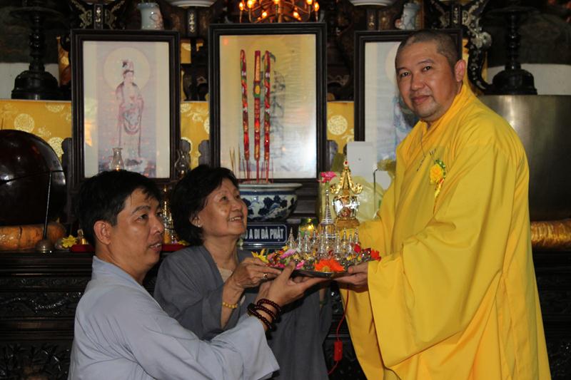 PG Sa Đéc: Cung nghinh Xá lợi Phật
