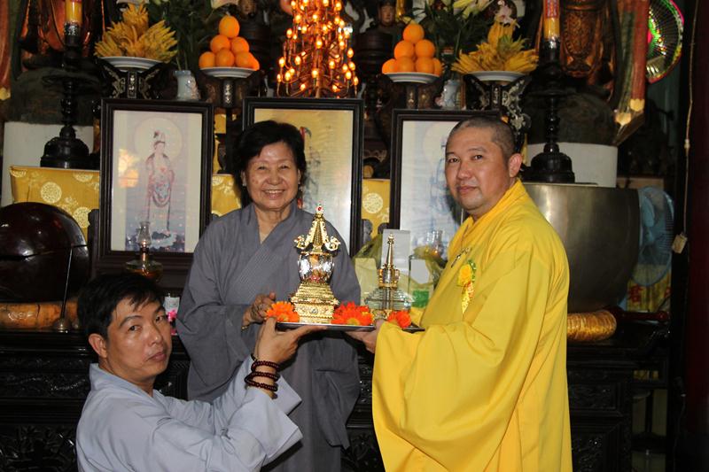 PG Sa Đéc: Cung nghinh Xá lợi Phật