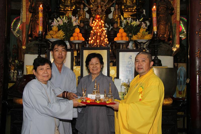 PG Sa Đéc: Cung nghinh Xá lợi Phật