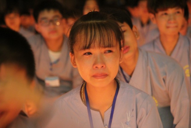 Thái Bình: “Con xin lỗi mẹ cha” – Đêm thắp nến tri ân chùa Từ Xuyên