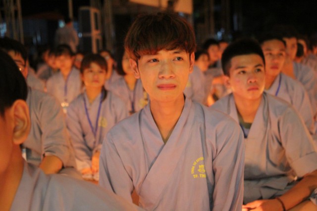 Thái Bình: “Con xin lỗi mẹ cha” – Đêm thắp nến tri ân chùa Từ Xuyên