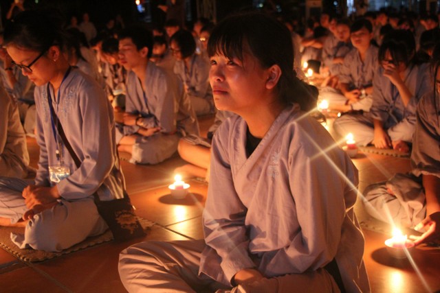 Thái Bình: “Con xin lỗi mẹ cha” – Đêm thắp nến tri ân chùa Từ Xuyên