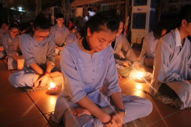 Thái Bình: “Con xin lỗi mẹ cha” – Đêm thắp nến tri ân chùa Từ Xuyên