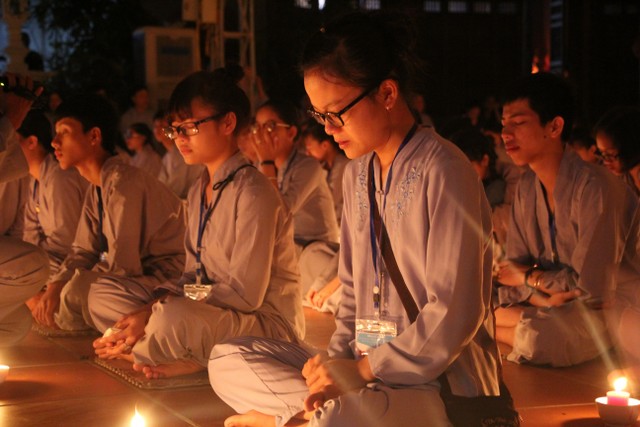 Thái Bình: “Con xin lỗi mẹ cha” – Đêm thắp nến tri ân chùa Từ Xuyên