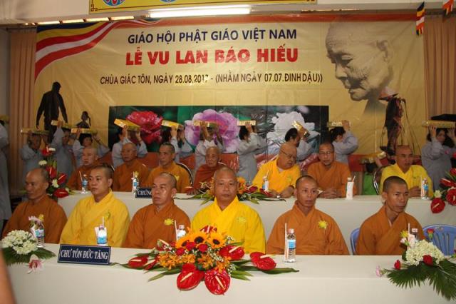 Đồng Tháp: Dâng Pháp Y tại trường hạ chùa Giác Tôn Và chùa Phước Long