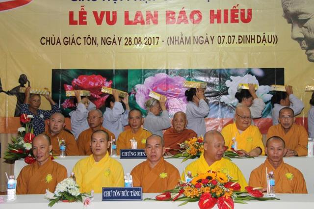 Đồng Tháp: Dâng Pháp Y tại trường hạ chùa Giác Tôn Và chùa Phước Long