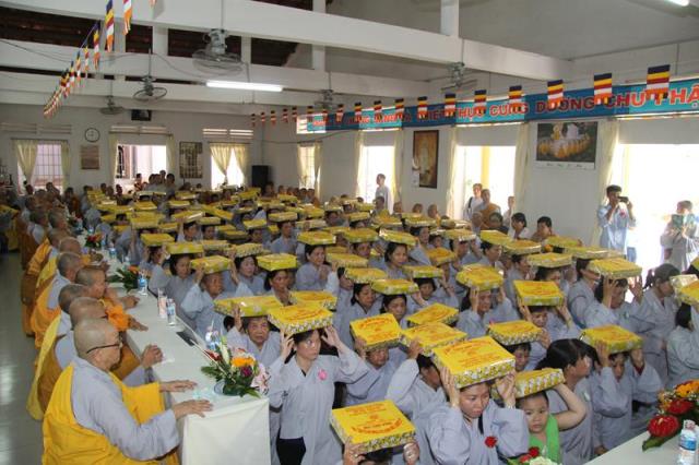 Đồng Tháp: Dâng Pháp Y tại trường hạ chùa Giác Tôn Và chùa Phước Long