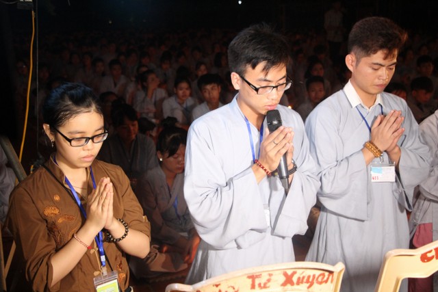 Thái Bình: “Con xin lỗi mẹ cha” – Đêm thắp nến tri ân chùa Từ Xuyên