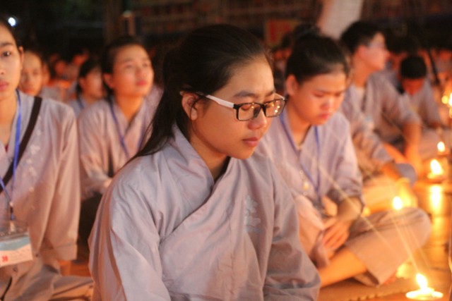 Thái Bình: “Con xin lỗi mẹ cha” – Đêm thắp nến tri ân chùa Từ Xuyên