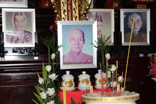Đồng Tháp: Dâng Pháp Y tại trường hạ chùa Giác Tôn Và chùa Phước Long