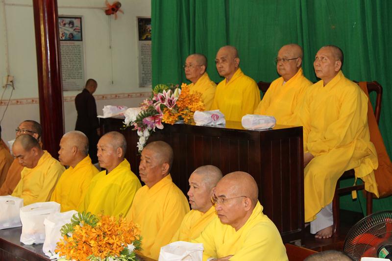 Trường TCPH tỉnh Đồng Tháp chùa Thanh Lương Tự tứ - Dâng Y