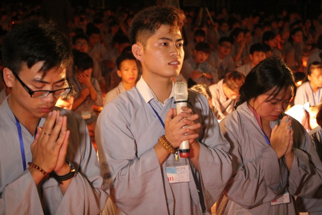 Thái Bình: “Con xin lỗi mẹ cha” – Đêm thắp nến tri ân chùa Từ Xuyên
